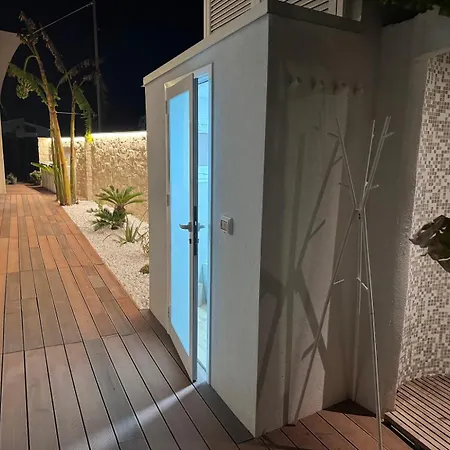 بيت ضيافة Villamaresicilia E Stanze Nel Lungomare إيسبيكا