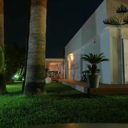 بيت ضيافة Villamaresicilia E Stanze Nel Lungomare