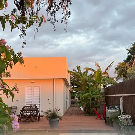 بيت ضيافة Villamaresicilia E Stanze Nel Lungomare