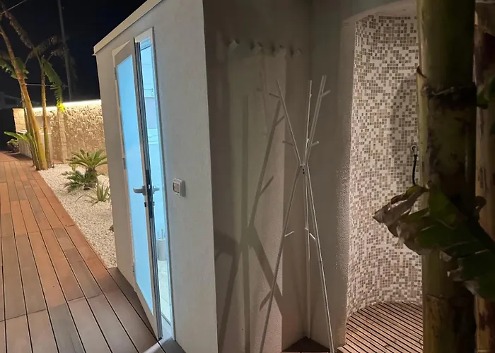 بيت ضيافة Villamaresicilia E Stanze Nel Lungomare إيسبيكا