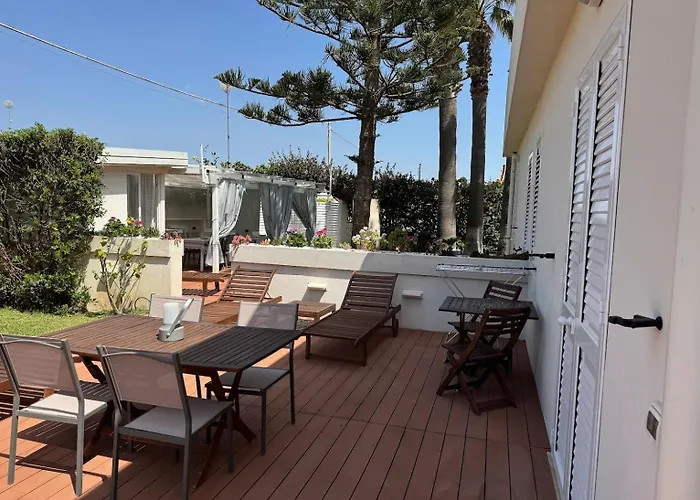 Villamaresicilia E Stanze Nel Lungomare 4*
