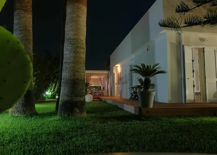 بيت ضيافة Villamaresicilia E Stanze Nel Lungomare