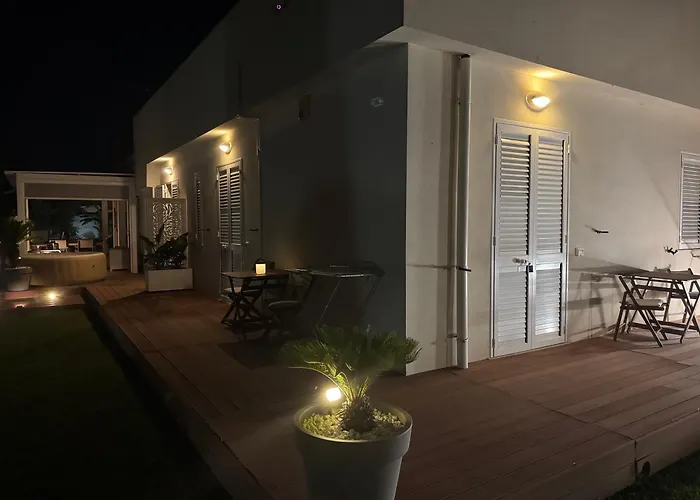 بيت ضيافة Villamaresicilia E Stanze Nel Lungomare